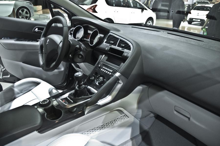  Peugeot 3008 2010 года  (фото 75 из 148)